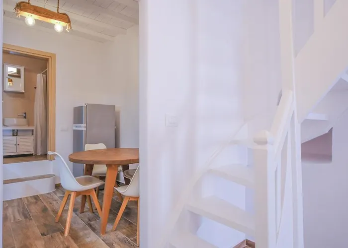 Mykonian Living The Lakka Residence *